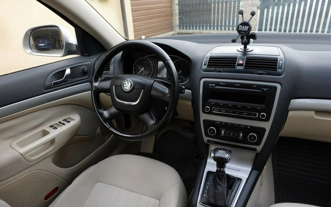 Skoda Octavia cena 23900 przebieg: 189000, rok produkcji 2010 z Mirosławiec małe 232